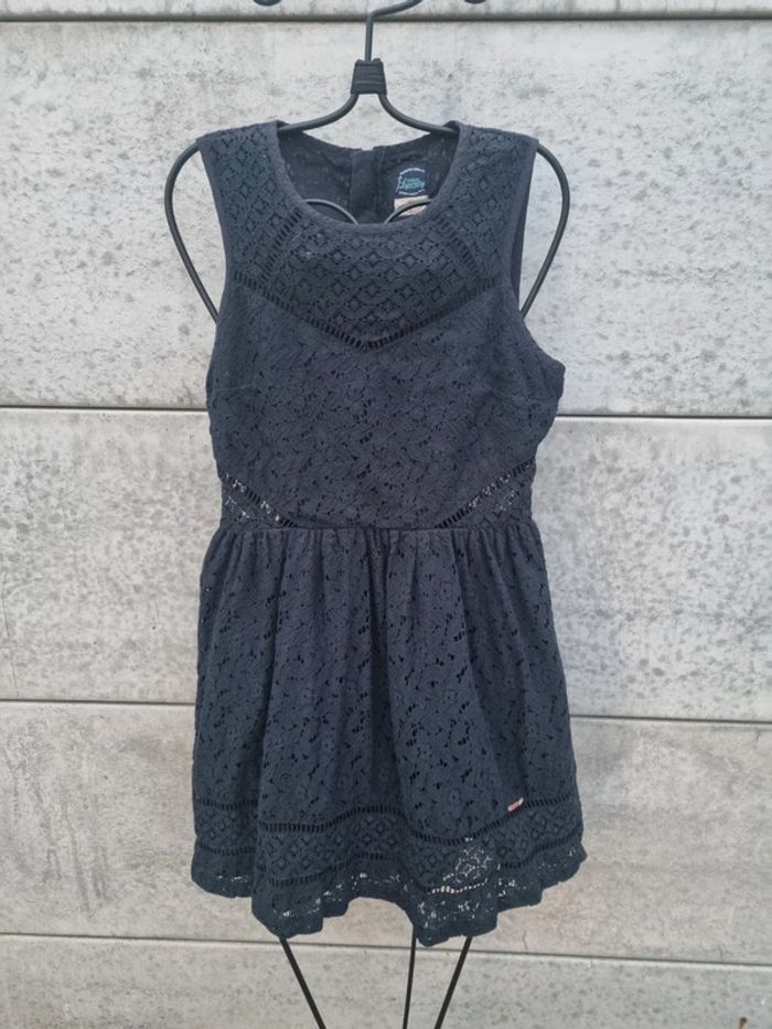 Robe bleue marine dentelle