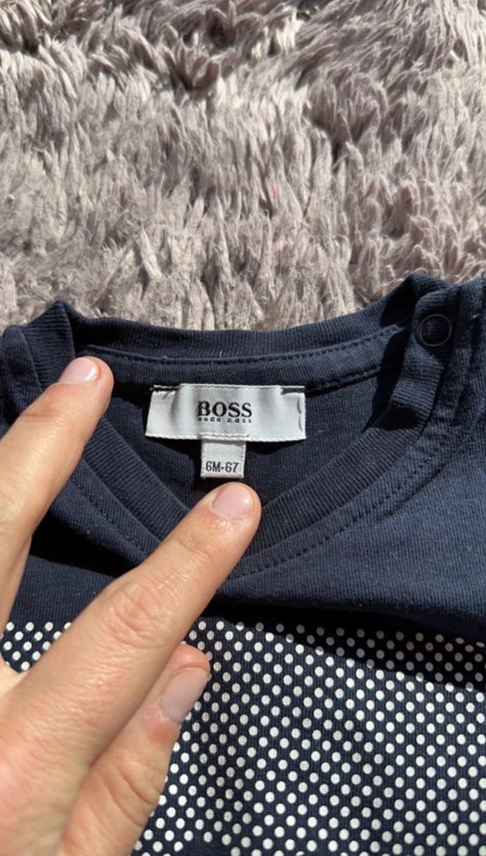 Tee-shirt Hugo Boss 6 mois - photo numéro 3
