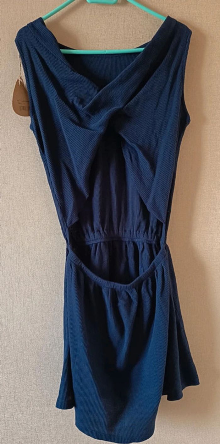 Robe sans bretelles . Courte. Marque Pinepo (947) - photo numéro 2