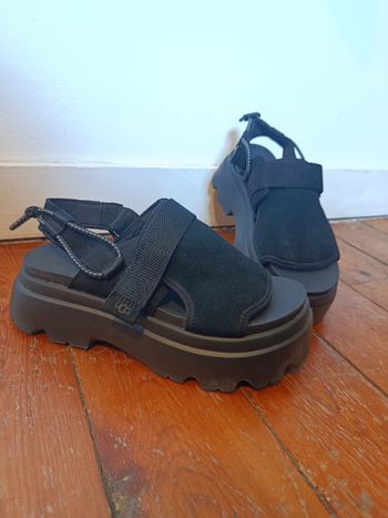 Sandales UGG platforme noires chunky –  T38 – très bon état