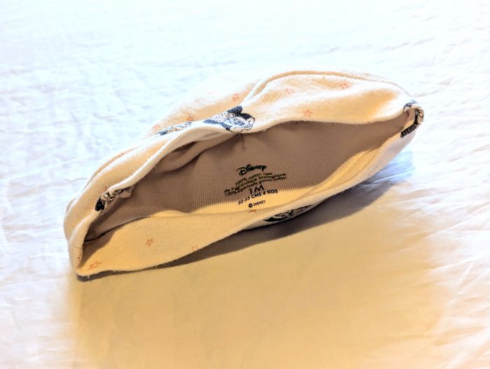 Petit Bonnet Disney Blanc Motif Dessins Têtes Minnie Etoiles Accessoire Petits Enfants Bébés - photo numéro 4