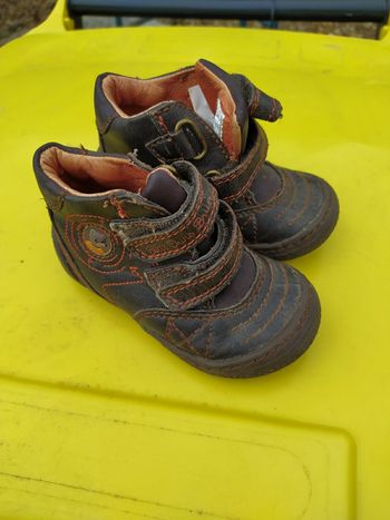 Chaussures montantes taille 20