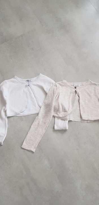 Lot 2 gilets okaidi 6 ans