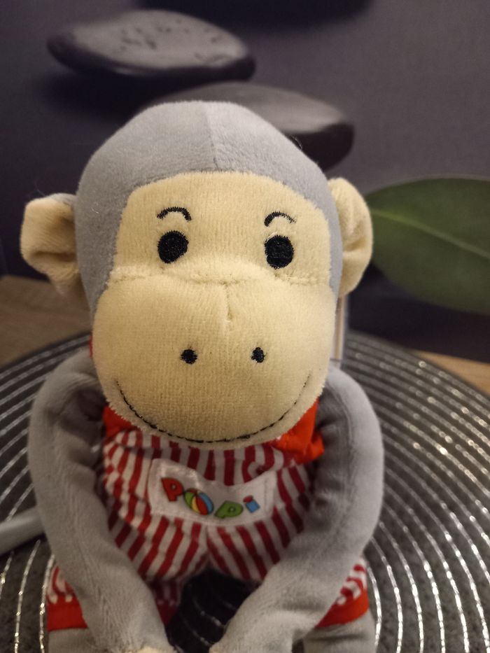 Peluche le singe Popi 22cm Helen oxenbury édition Bayard - photo numéro 2