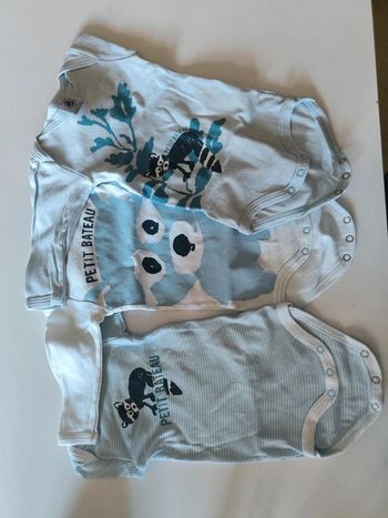 Lot 3 bodies bleu petit bateau 3mois