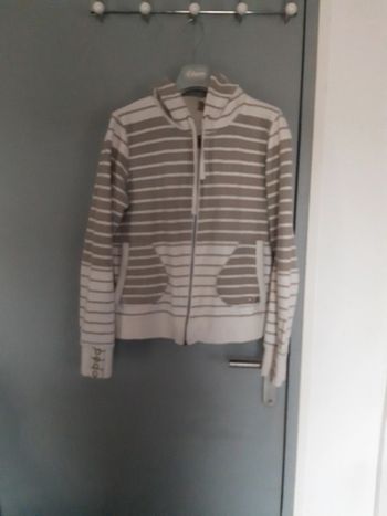 Gilet zippé à capuche