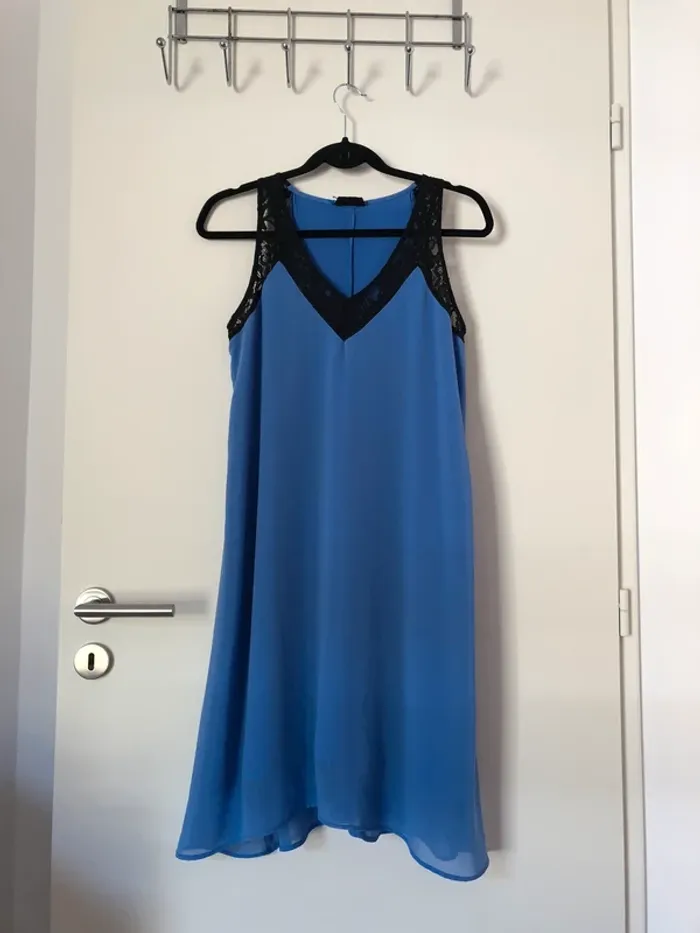 Robe longueur genou bleu avec dentelle Sinequanone taille S/M