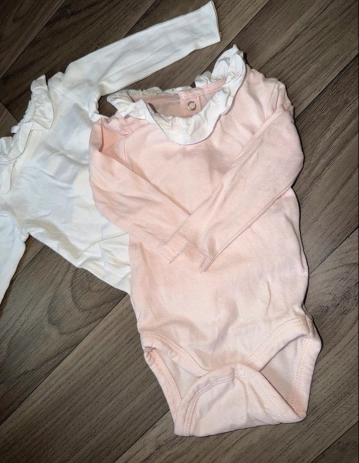 Lot de 12 body un mois - photo numéro 3