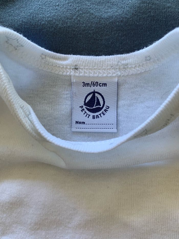 Lot 3 bodies 3 mois Petit Bateau - photo numéro 2