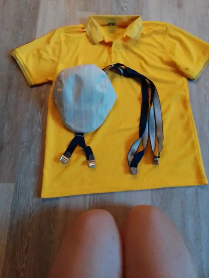 Homme déguisement costume gavroche parodie bretelle casquette tee short jaune bleu - photo numéro 10
