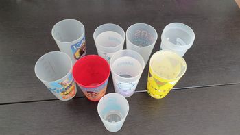 9 verres en plastique
