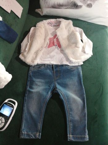 Ensemble jean, tee shirt et gilet moumoute