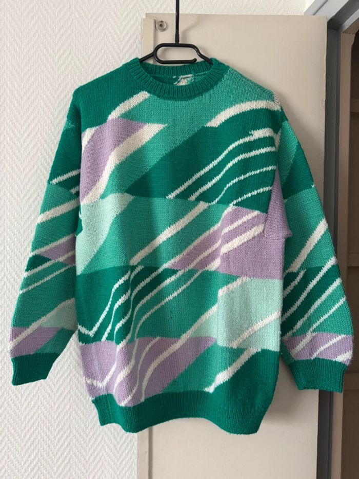 Pull tricoté à la main vert