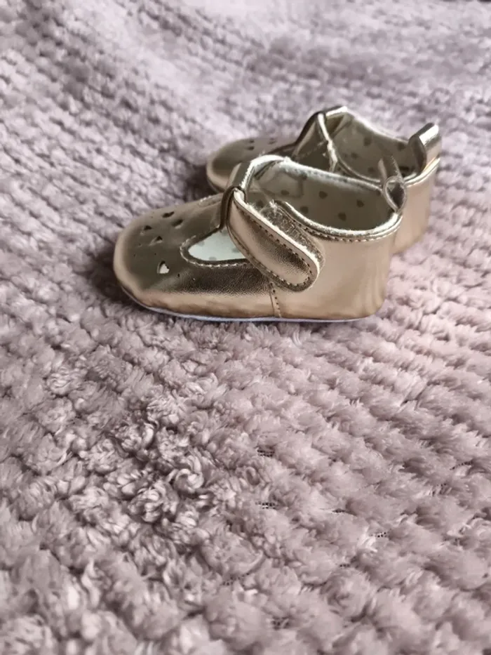 Paire de chaussures de taille 0-3 mois - photo numéro 5