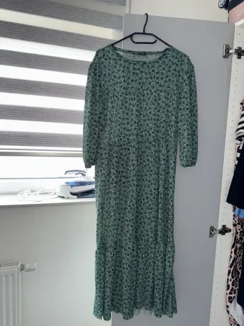 Robe fleurie zara taille L Neuf