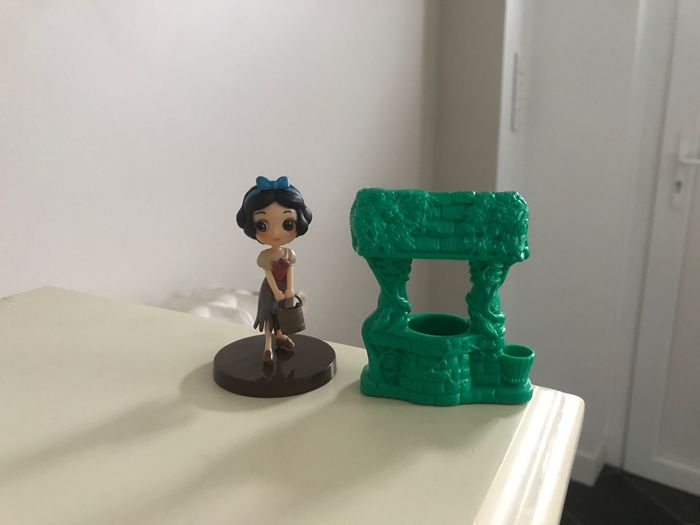 Figurine princesse blanche neige campagnarde