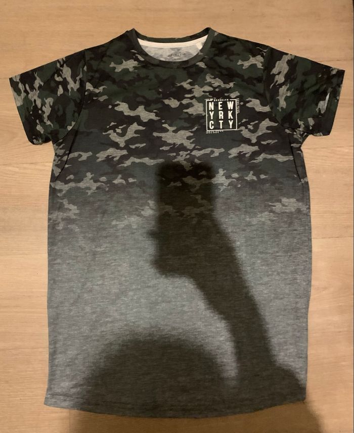 Gilet et tee shirt motif militaire taille exactement 16ans - photo numéro 2