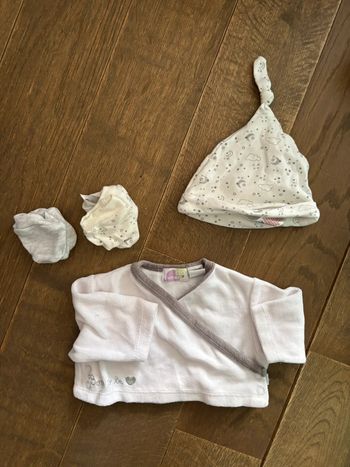 Brassière unisexe fille garçon naissance blanche cache coeur parfait état