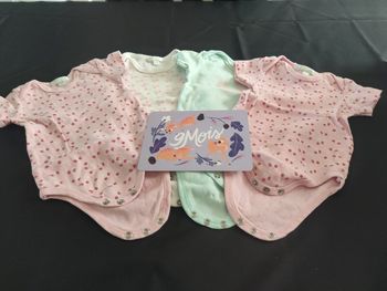 Lot bodies manches courtes