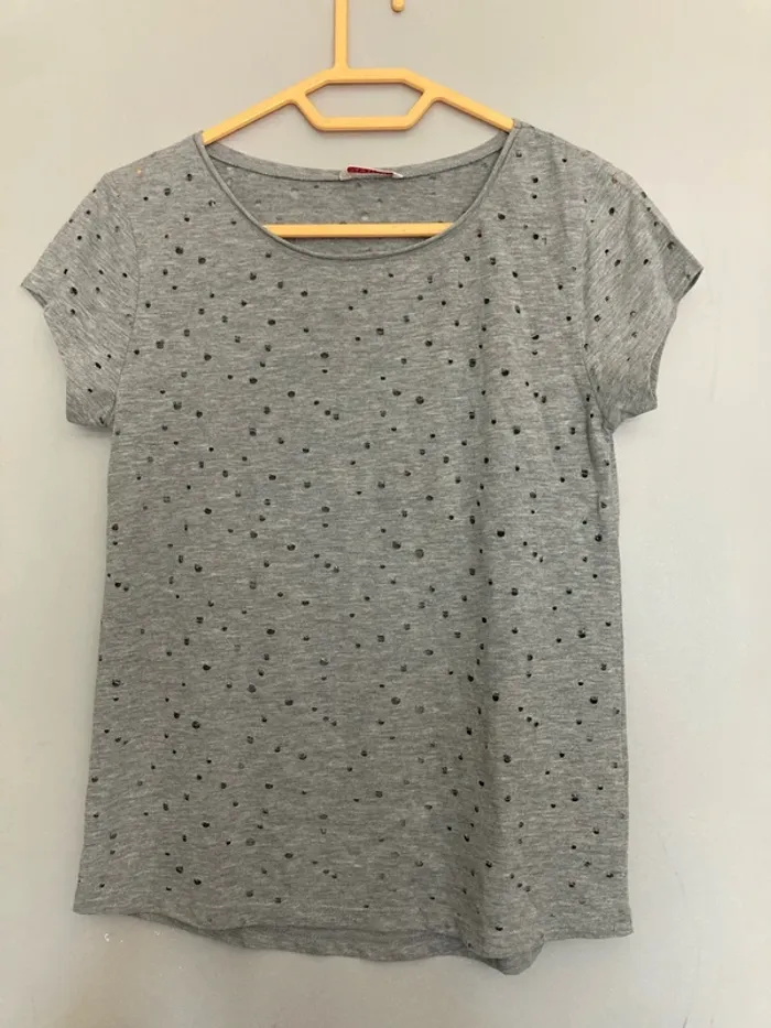 T-shirt Camaïeu gris, taille S, tissu léger