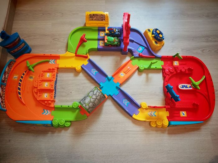 Mon premier circuit télécommandé tut tut bolide - photo numéro 2