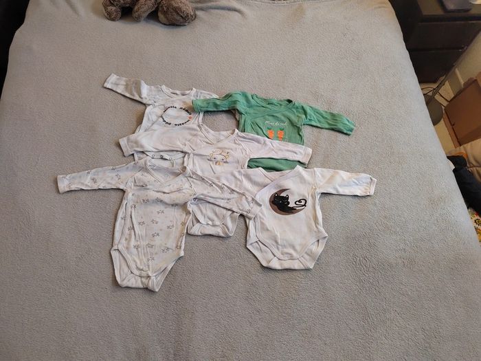 Lot 5 bodies 6 mois