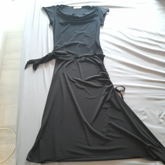 Ensemble t shirt et jupe noir caché caché taille 40
