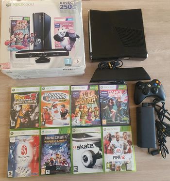 Lot Console XBOX 360 Slim 250go + 1 Manette + Caméra Kinect & 8 Jeux