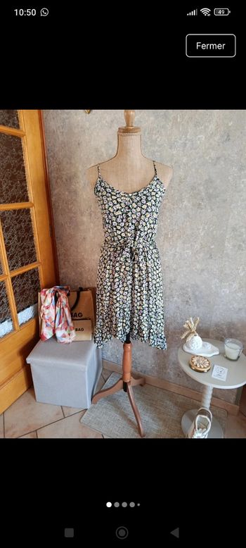 Robe à fines bretelles longueur asymétrique 