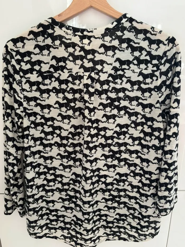 Haut H&M chevaux taille S - photo numéro 2