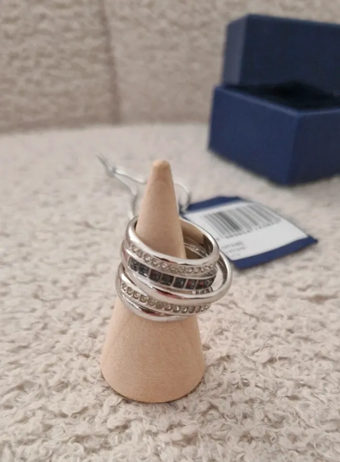 Bague Swarovski taille 50 état neuf - photo numéro 8