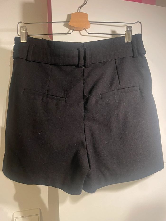 Short noir à boutons - photo numéro 2
