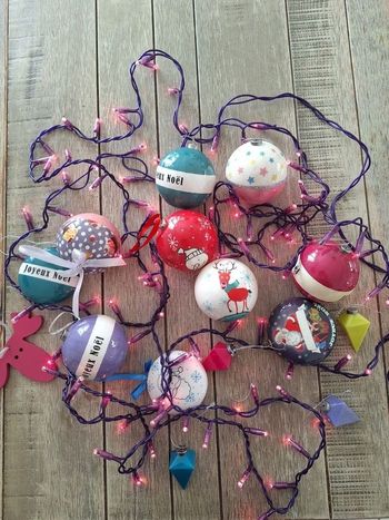 Lot boules Noël + guirlande lumineuse