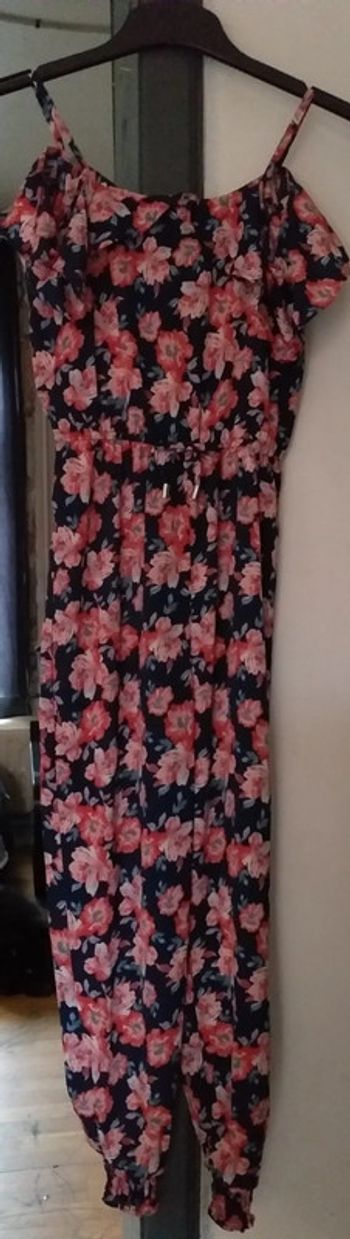 Combinaison fleurie taille 134cm 8/9 ans primark