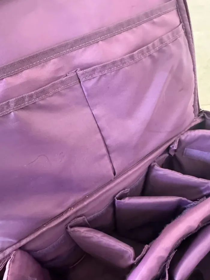 Sac à bandoulière violet, il y a quelques traces 42x24x24cm - photo numéro 9