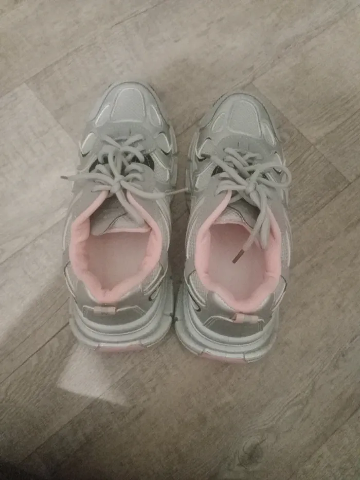 Paire de baskets argenté - photo numéro 6