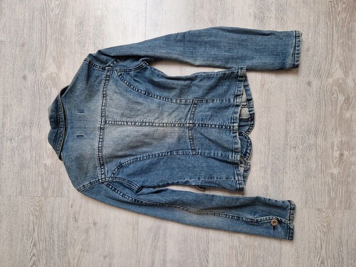 Veste en jean cintrée used Bershka taille S convient à un XS - photo numéro 6