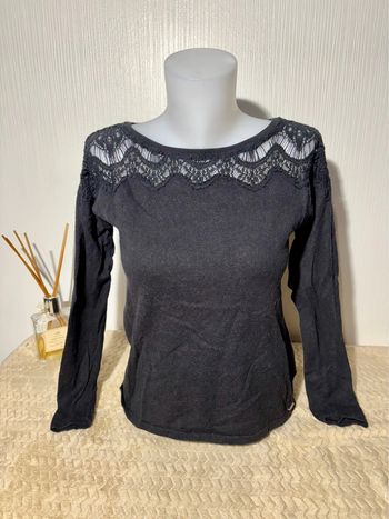 Pull noir DDP taille M avec dentelle