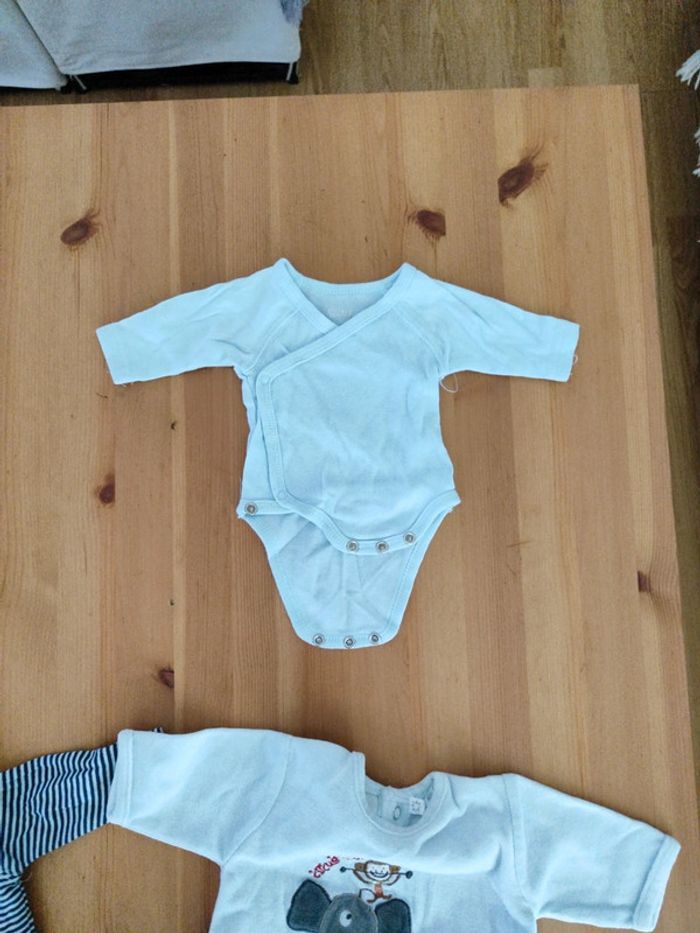 Lot bodies et pyjama Kiabi - photo numéro 4