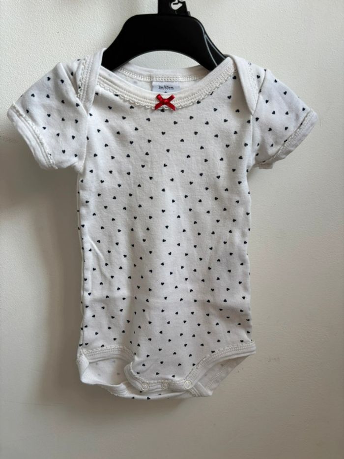 Lot 2 bodies Paris et cœur manches courtes Petit Bateau 3 mois - photo numéro 3
