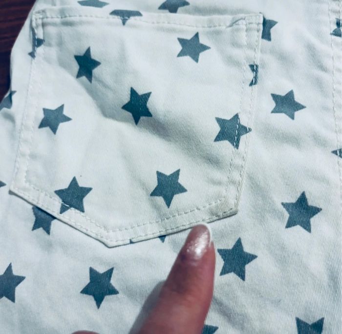 🌼 Short fille H&M blanc à étoiles grises - 12/13 ans 🌼 - photo numéro 4