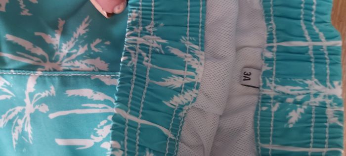 2 shorts de bain neuf - photo numéro 3