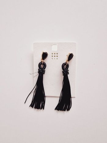 Six - Boucles d'oreilles - Noires - Neuves avec étiquette !