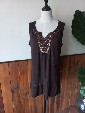 Tunique marron avec perles