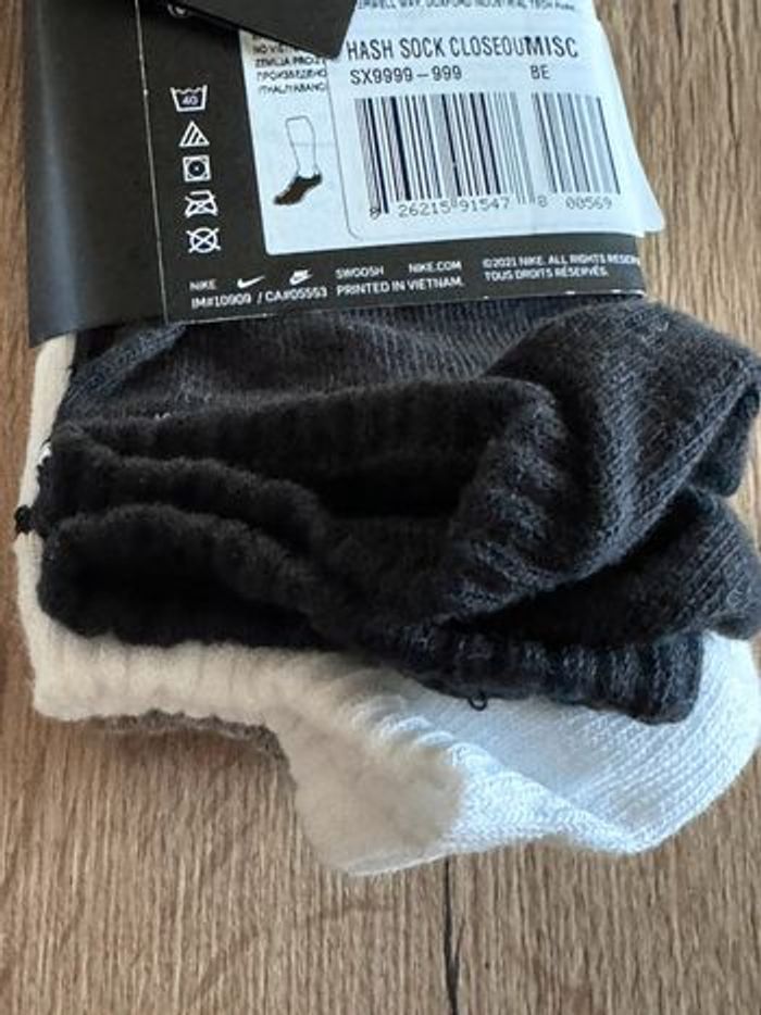 3 paires de chaussettes Nike 38-42 neuves avec étiquette - photo numéro 3