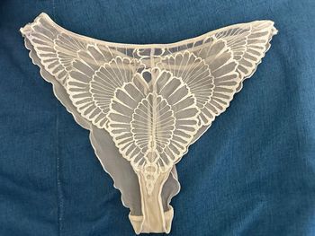Culotte tanga dentelle blanche T42