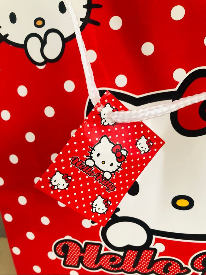 Sac cartonné cadeau hello kitty rouge neuf - photo numéro 2