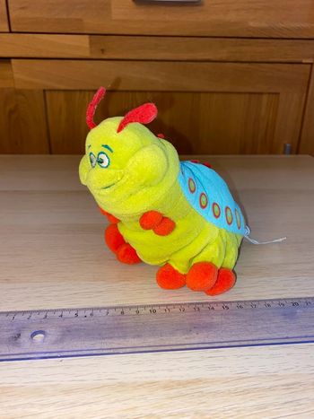 Petite peluche Disney Disneyland Paris 1001 pattes chenille bug Life heimlich pixar