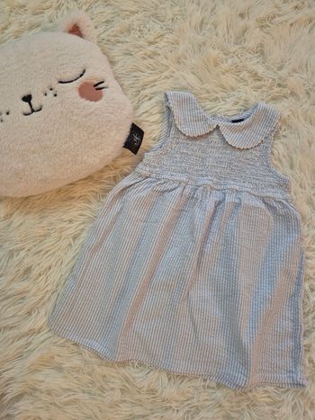 Robe sans manche à col