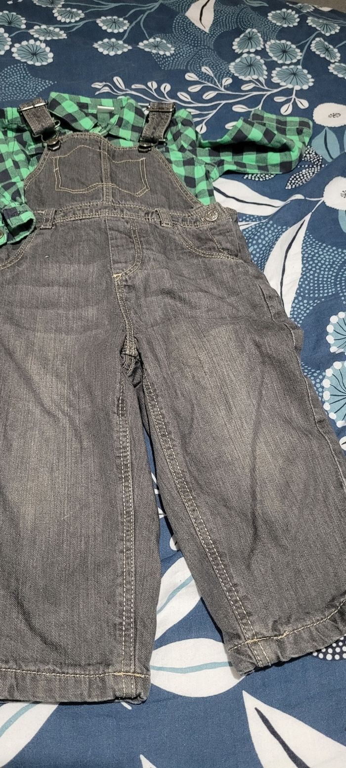 ensemble salopette et chemise à carreaux - photo numéro 1